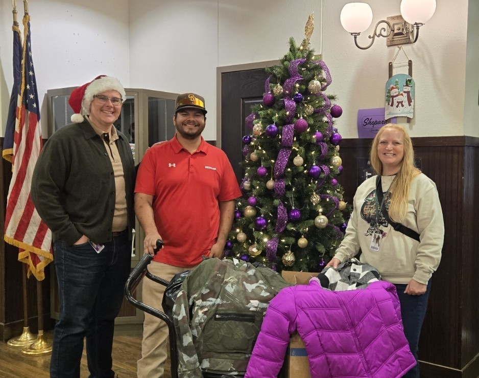 Hommel would like to thank Eric Plascencia, SEDALCO, Pace Setters, HK Plumbing and Waste Advantage for a very generous donation of winter items for Hommel students!