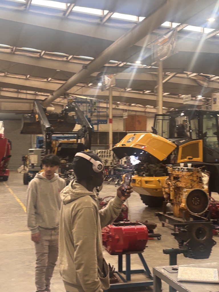 Students visiting TSTC automotive.