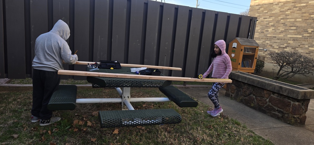 Hommel Construction Club braved the cold this morning to start on our semester projects! 