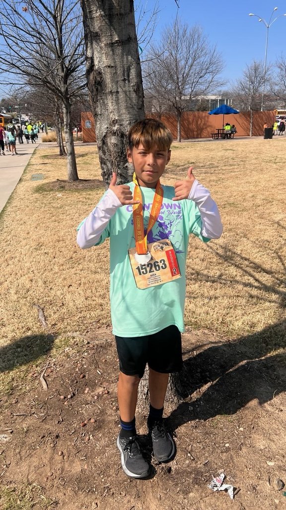 Aizen showing his medal