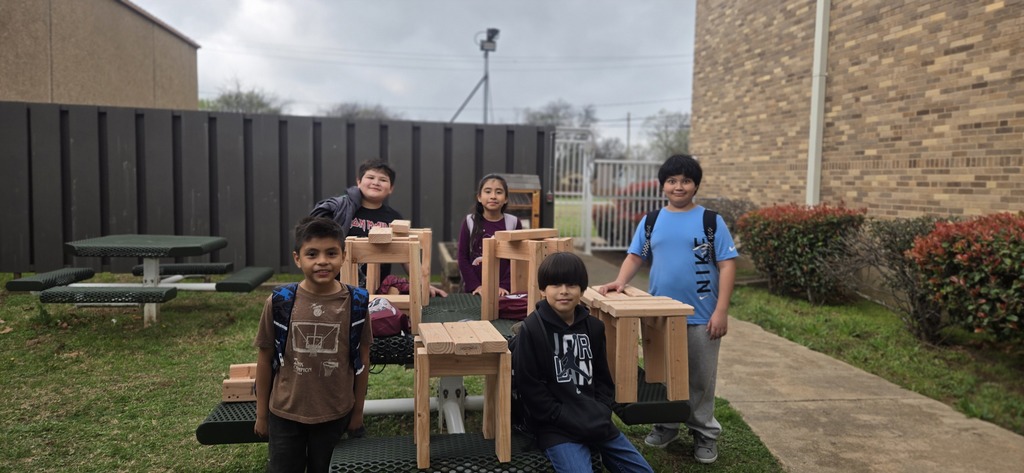 Hommel Construction Club, getting closer to finishing our semester projects!