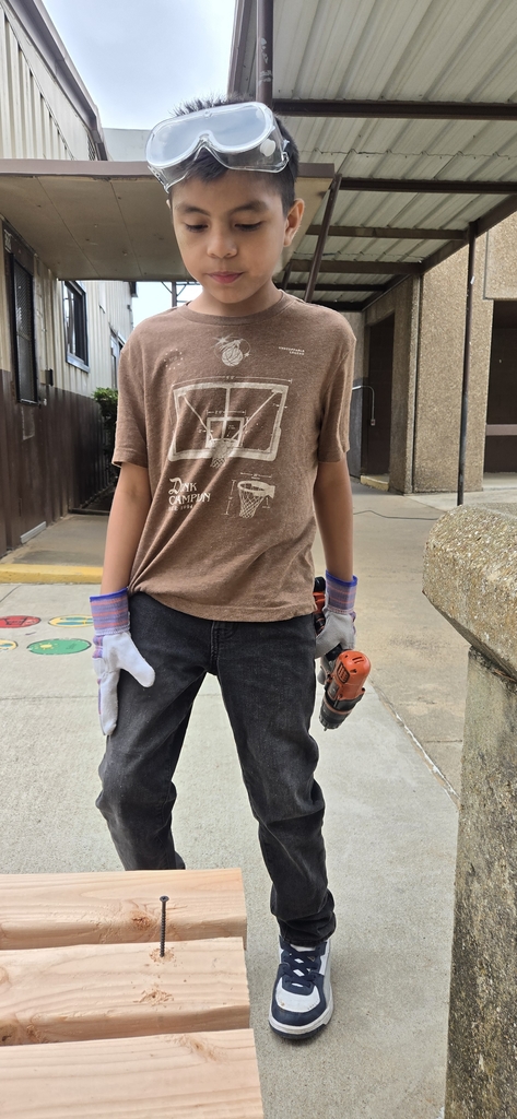 Hommel Construction Club, getting closer to finishing our semester projects!