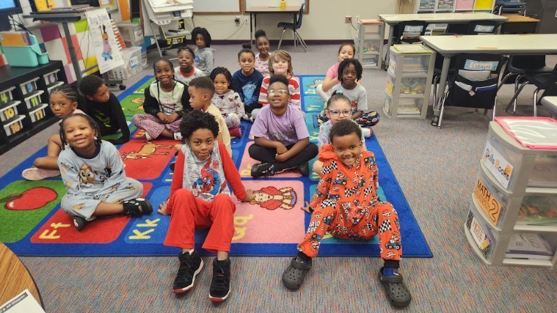 Let's Read with Ms. Hodges' class!