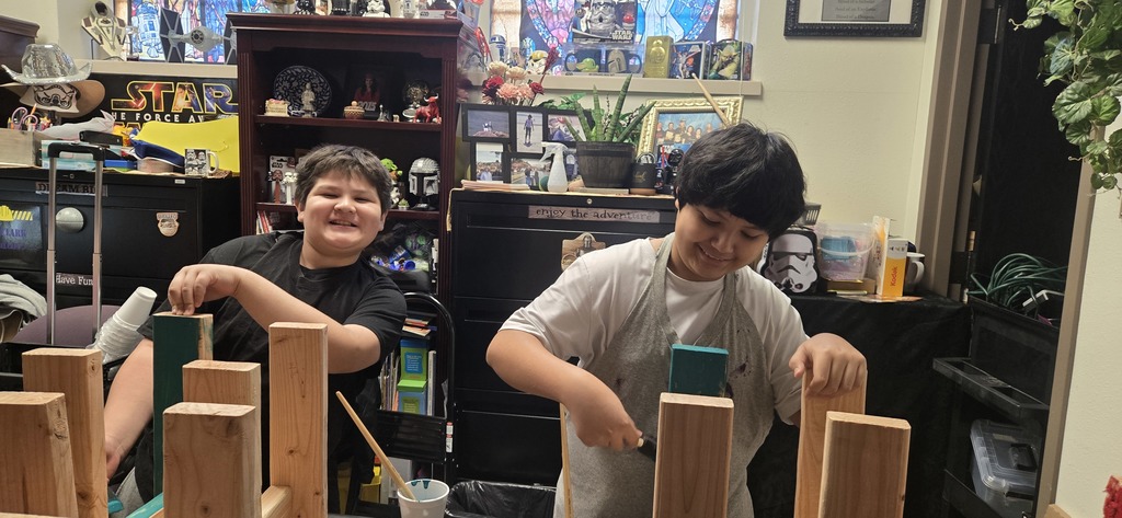 Hommel Construction Club finished their semester projects! These students did an amazing job and learned some very valuable new skills!