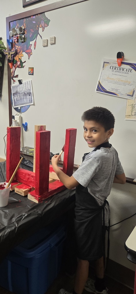 Hommel Construction Club finished their semester projects! These students did an amazing job and learned some very valuable new skills!