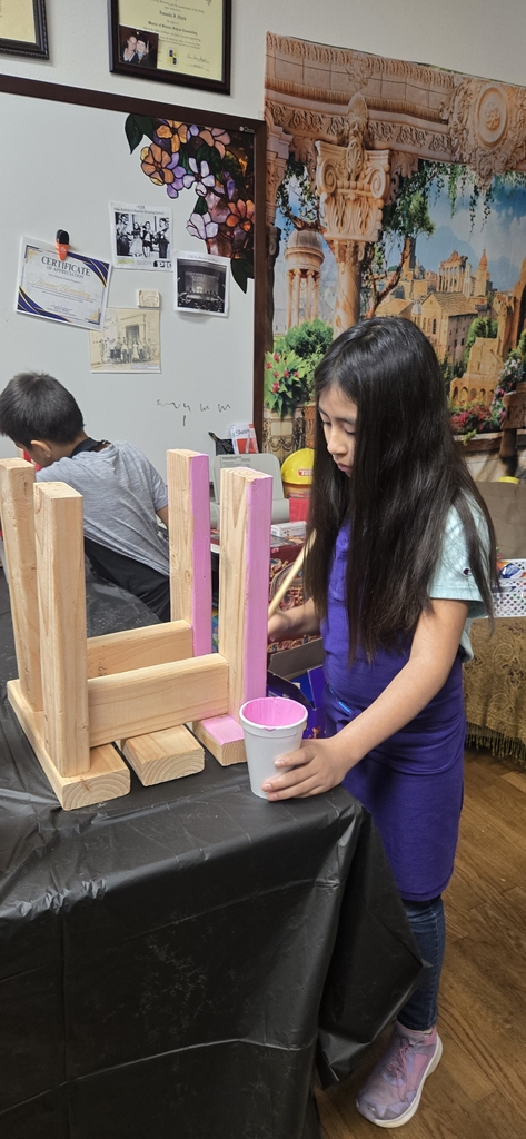 Hommel Construction Club finished their semester projects! These students did an amazing job and learned some very valuable new skills!