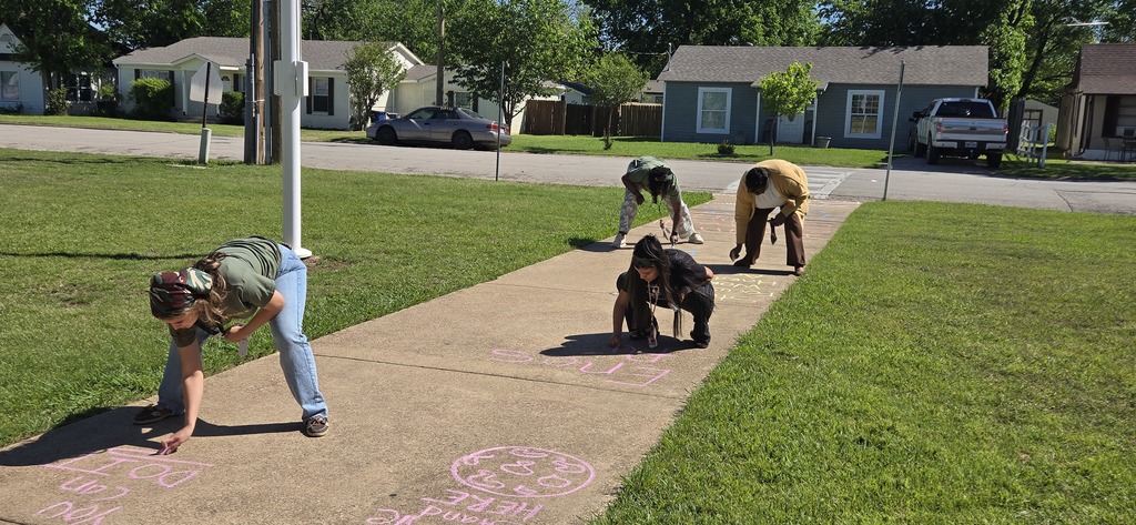 Our amazing Mr. Seals helped set the mood for the 5th grade Science STAAR yesterday. Our amazing staff 'chalked the walk' to encourage students in all testing subjects. 