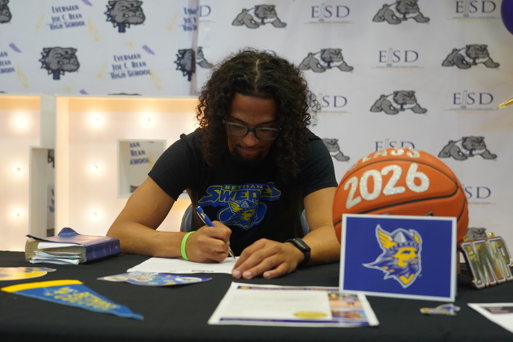 Everman ISD+basketballSigning
