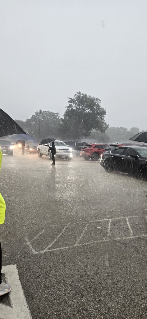 The Hommel crew shows up, rain or shine. Thank you to our students and families who were patient and understanding during the dismissal downpour.  