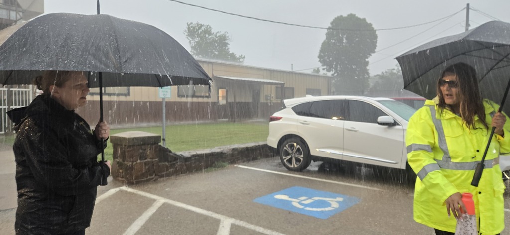 The Hommel crew shows up, rain or shine. Thank you to our students and families who were patient and understanding during the dismissal downpour.  