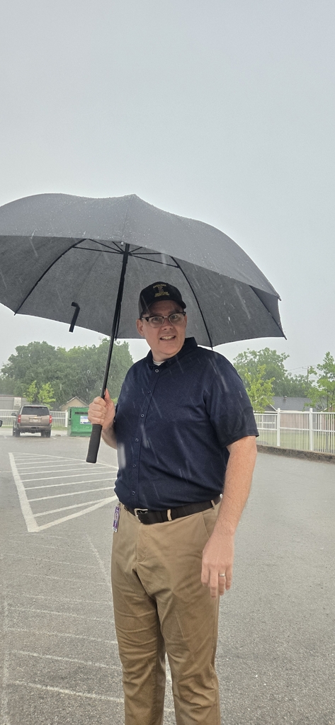The Hommel crew shows up, rain or shine. Thank you to our students and families who were patient and understanding during the dismissal downpour.  