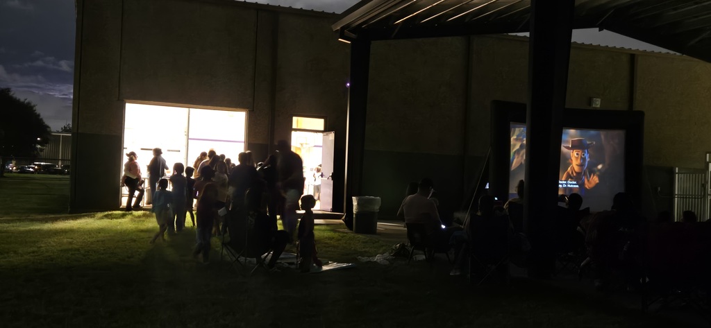 We want to thank all of the families that attended our movie night! 