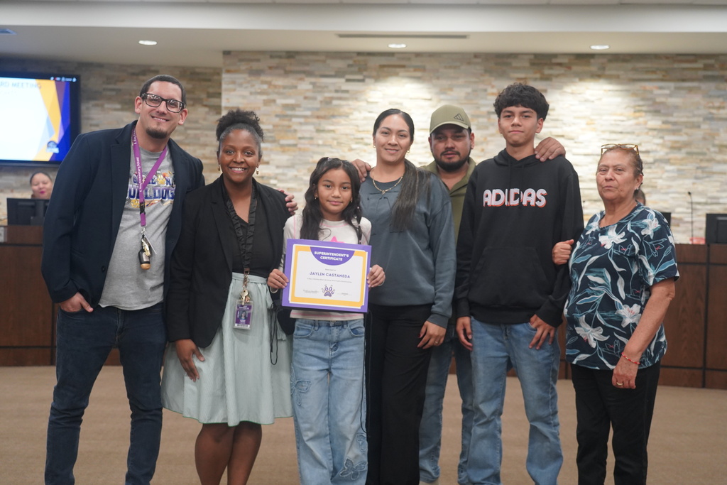 Everman ISD+ picture of jaylin castaneda with her family and staff from E.Ray Elementary for her Bulldog Best award