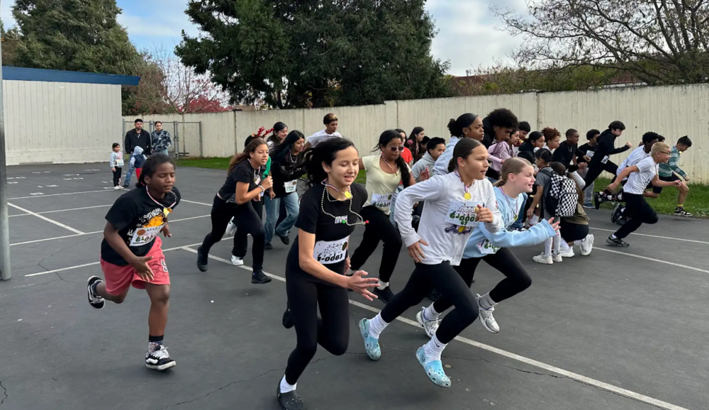 Students at the starting line for David Weir's Holiday Hoopla.