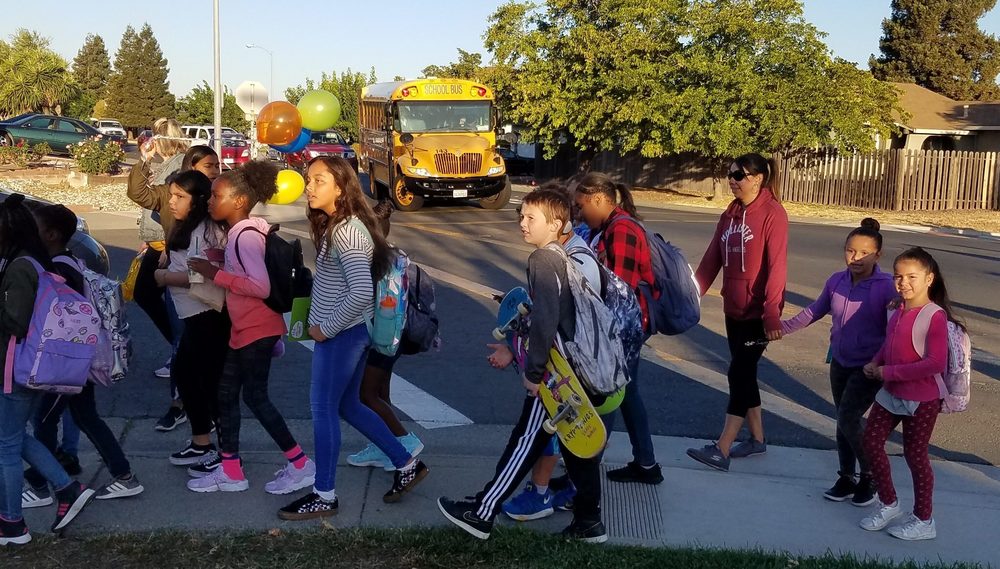 Suisun Elementary Kids walking across the street toward school