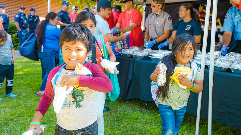 Kids with lunch