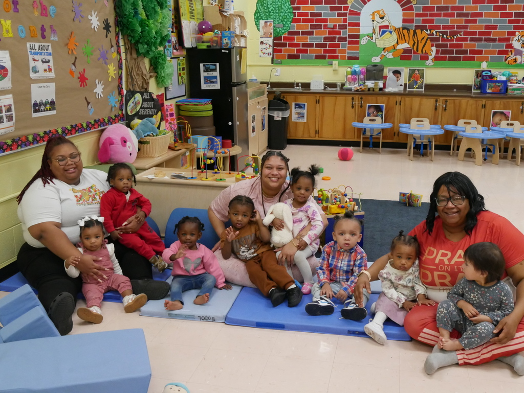 Highlighting the Picasso patch class! They’re all smiles and ready to take on the day!  #SunshineKids #LiteracyFoundation #InsideTheDen #AcademicExcellence #TeacherLed