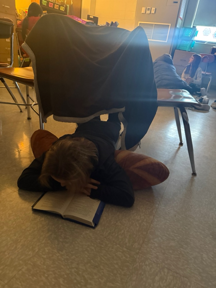 students reading 