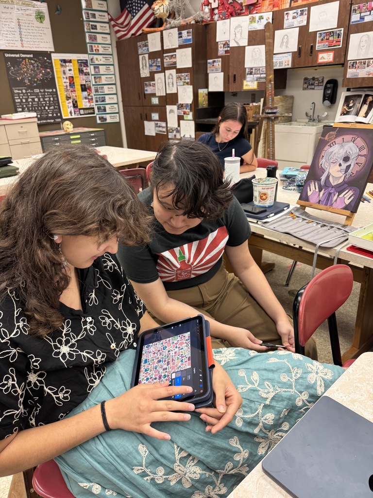 2 students working on iPad