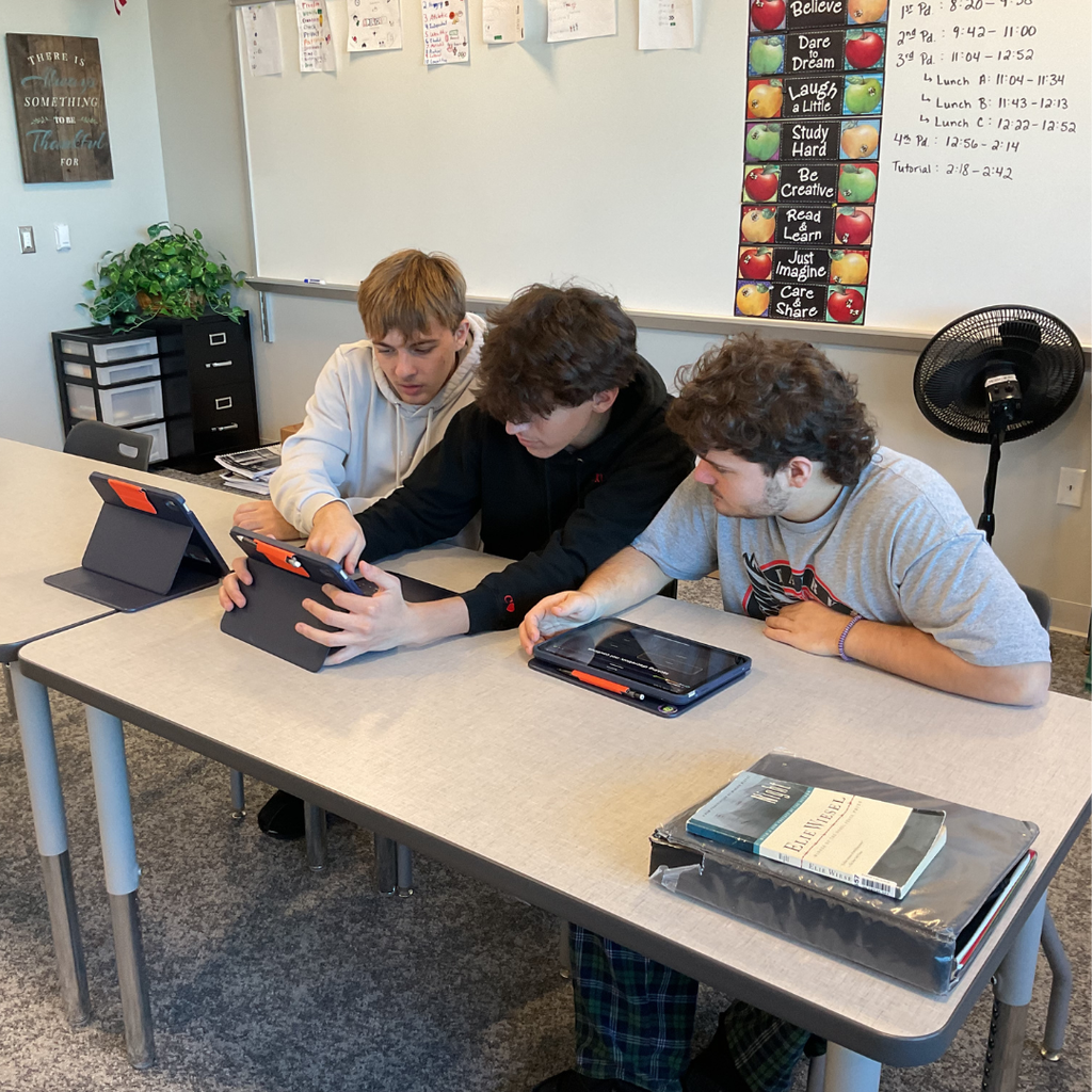 3 students working together on ipads