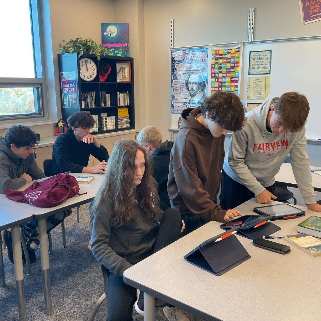 6 students working on ipads