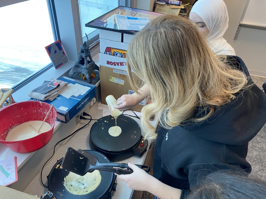 On December 15 the French Club held their annual holiday celebration. Of course, crêpes were the highlight!