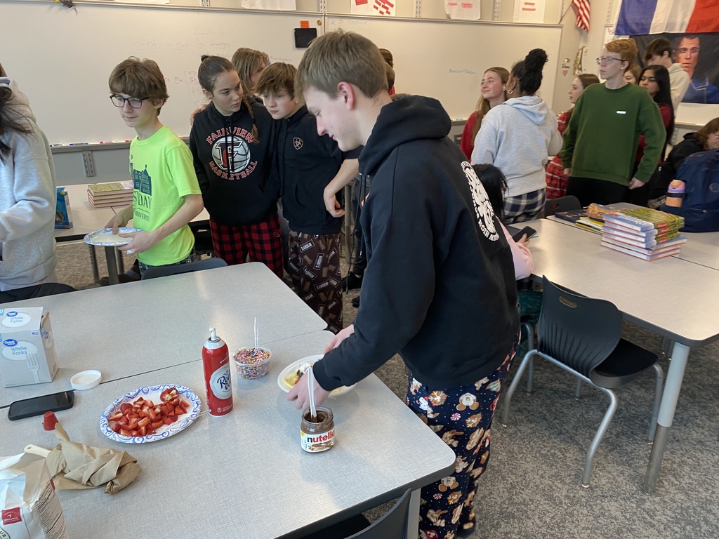 On December 15 the French Club held their annual holiday celebration. Of course, crêpes were the highlight!