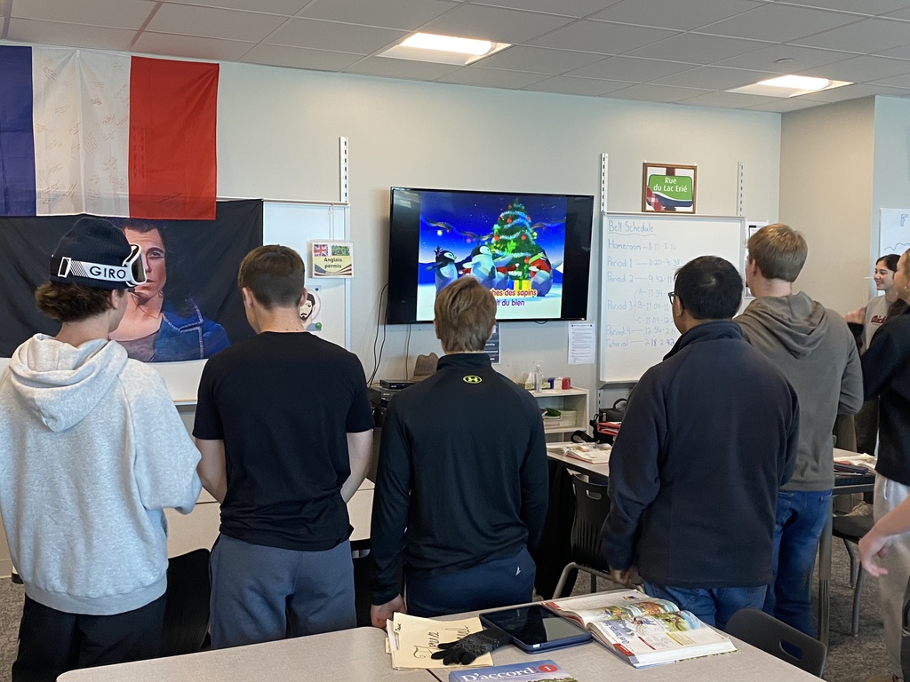 'Twas the week before Christmas, and "Ski Bums Day" at FHS. So naturally the students wanted to dance to Pigloo's "Moi. j'aime skier"!