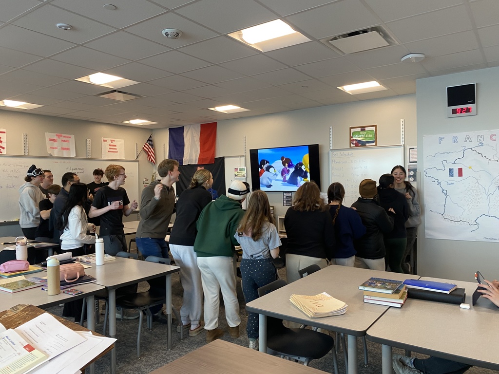'Twas the week before Christmas, and "Ski Bums Day" at FHS. So naturally the students wanted to dance to Pigloo's "Moi. j'aime skier"!