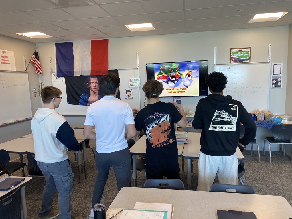 'Twas the week before Christmas, and "Ski Bums Day" at FHS. So naturally the students wanted to dance to Pigloo's "Moi. j'aime skier"!