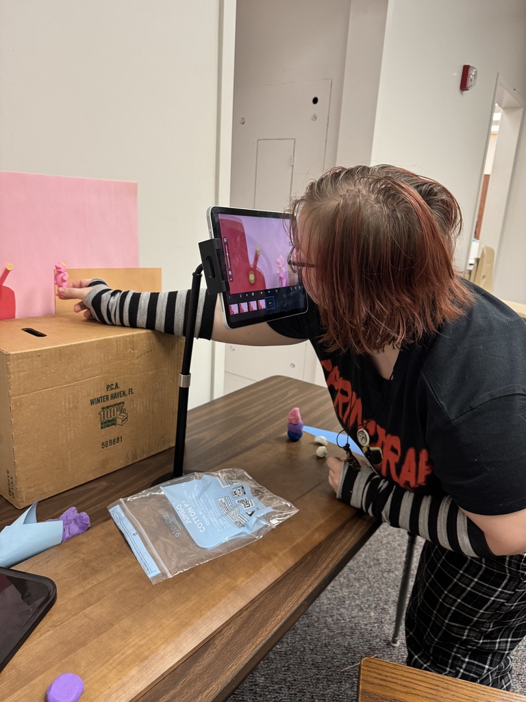 The 12 principles of animation are guiding the FHS students while they develop their stop motion animations about “Play Stories”.