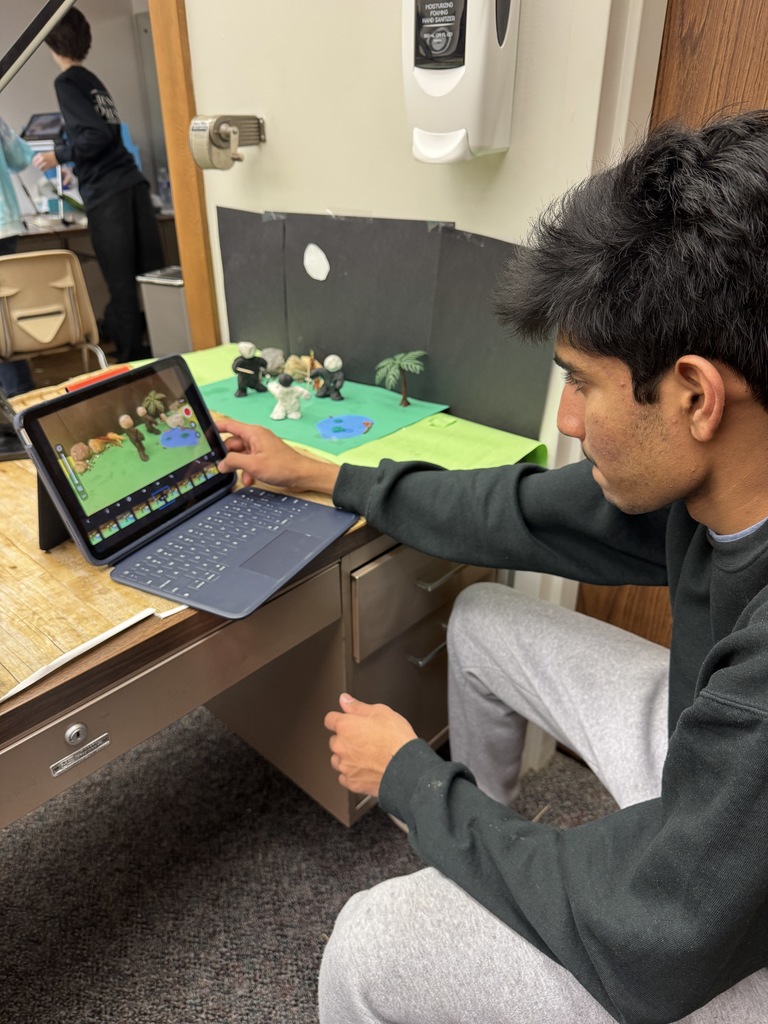 The 12 principles of animation are guiding the FHS students while they develop their stop motion animations about “Play Stories”.