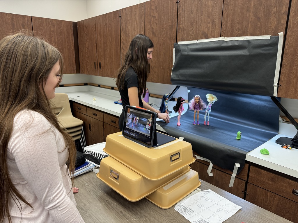 The 12 principles of animation are guiding the FHS students while they develop their stop motion animations about “Play Stories”.