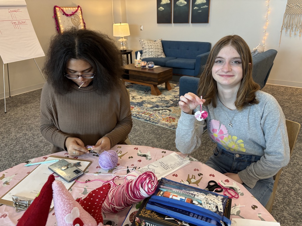 2 students making crochet hearts