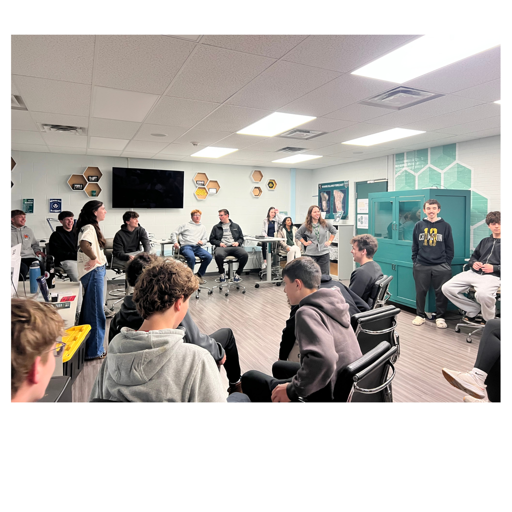The Pre-Law and 9/11 classes recently toured the Mercyhurst University Intelligence Studies Department. 