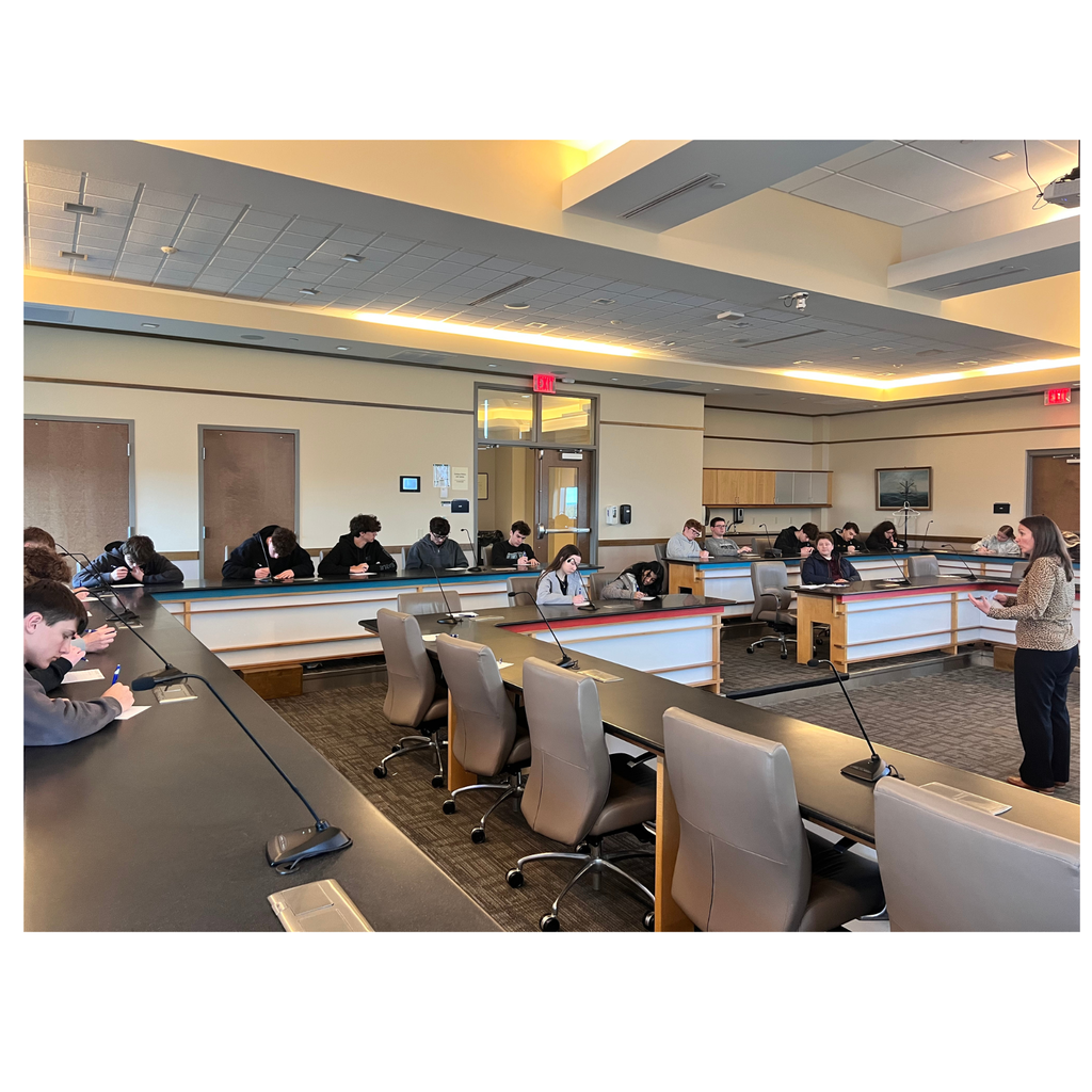 The Pre-Law and 9/11 classes recently toured the Mercyhurst University Intelligence Studies Department. 