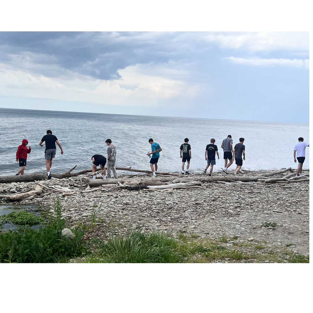 What better way to wrap up the final days of the Erie Experience class than by treating yourself at a favorite summer spot, Creamland, and hunting for beach glass along Avonia Beach?