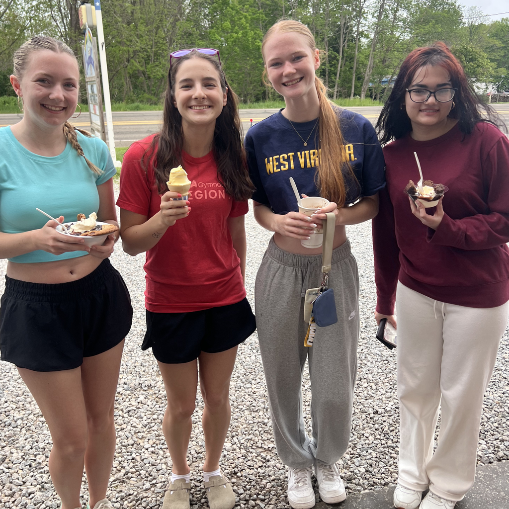 What better way to wrap up the final days of the Erie Experience class than by treating yourself at a favorite summer spot, Creamland, and hunting for beach glass along Avonia Beach?