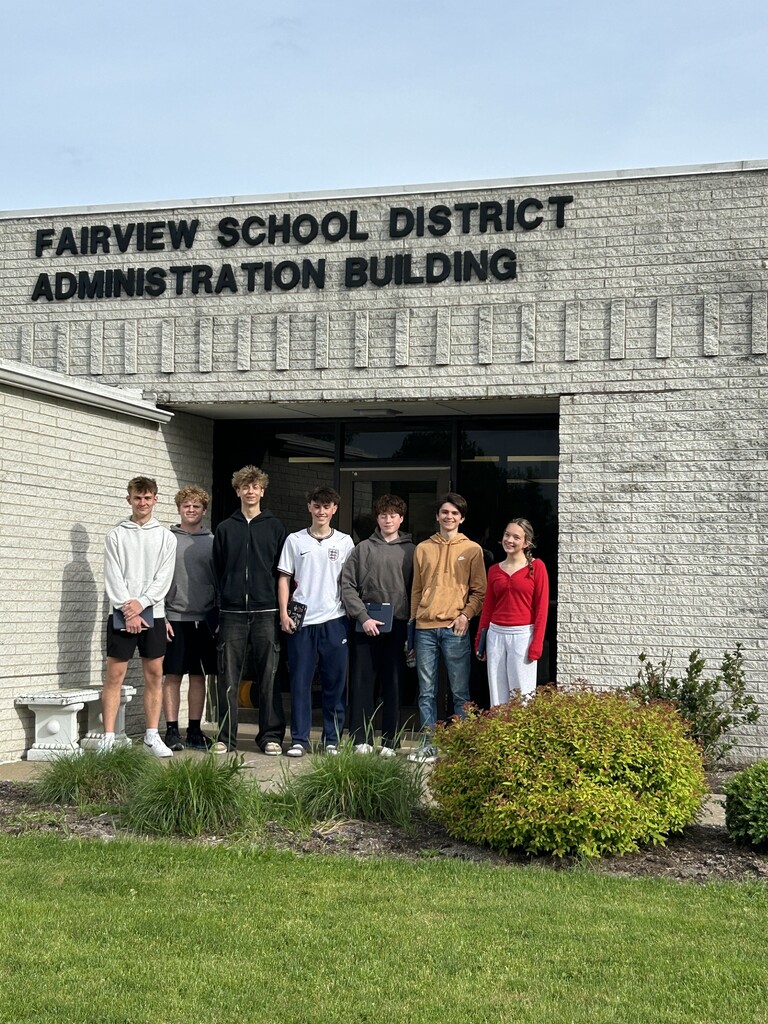 The Business Management class visited our own CAB to get a tour and see how projects and people are managed in our district. Dr. Zona gave a tour, introduced students to some decision-makers, reviewed our organizational chart, and answered student questions. 