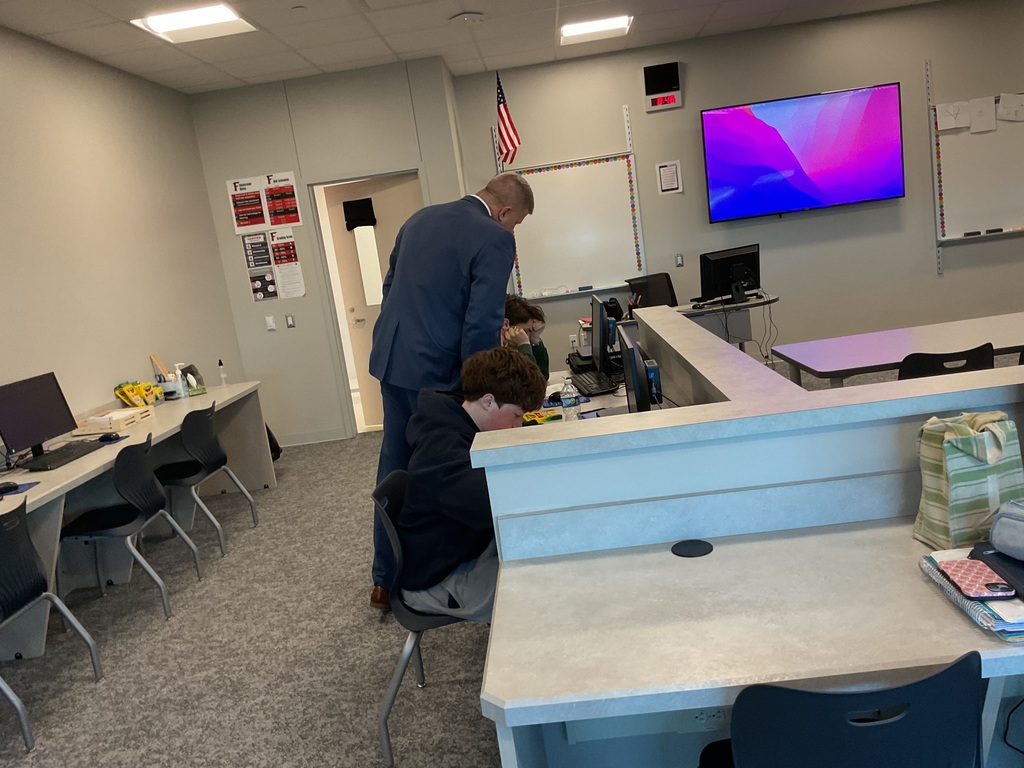 Mr. Stark recently visited the Management class at FHS to talk about decision-making and leadership in our district. He was able to interact with students and share some leadership advice.  