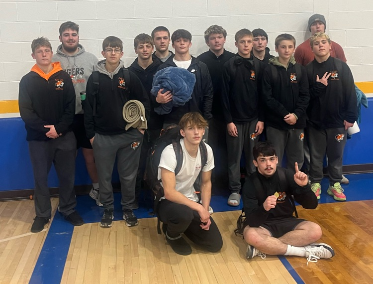 🤼‍♀️🐅🤼‍♂️