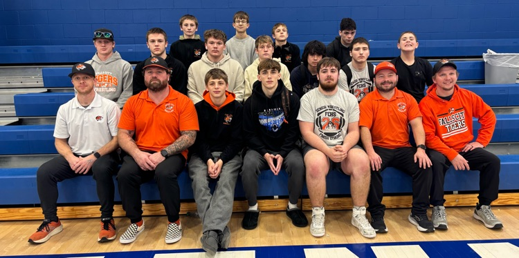 🤼‍♀️🐅🤼‍♂️