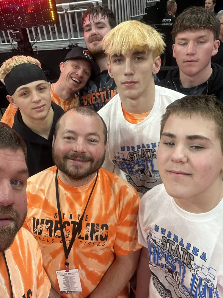 🤼‍♀️🐅🤼‍♂️