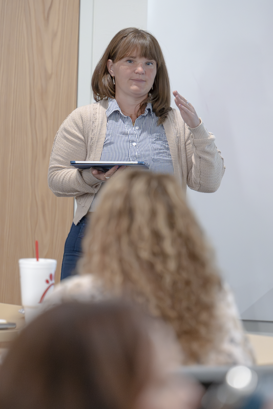 In the photo: Charlotte Hanse, Managing Director of Elementary Reading, at the September 23 launch event with elementary principals and assistant principals.
