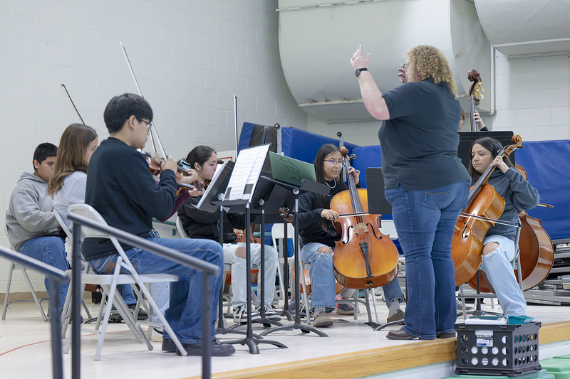 Middle School Musicians Inspire Fifth Graders on Recruitment Tour