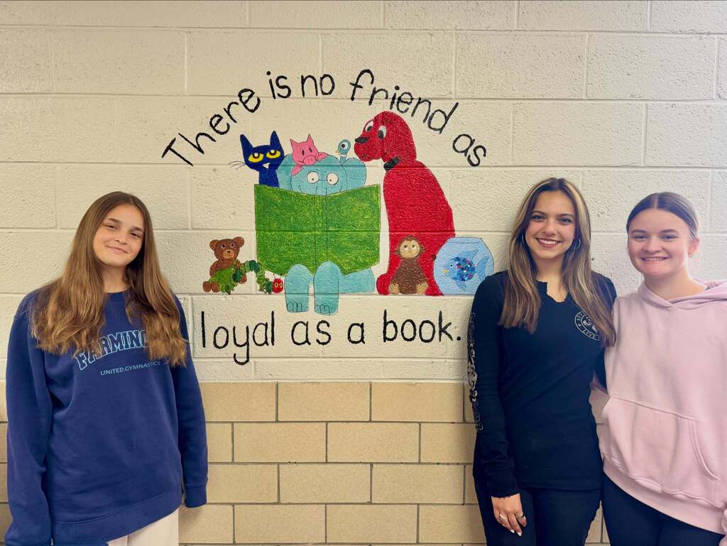 FHS students standing in front of their mural done for NAHS.