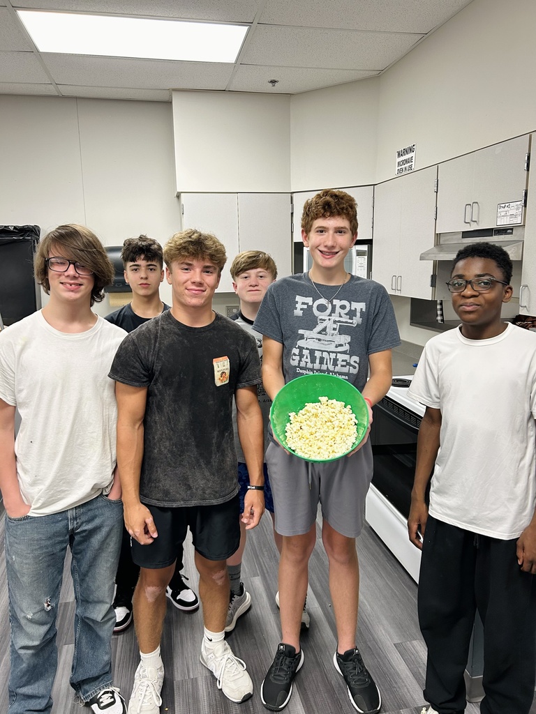 Students in FAC with popcorn