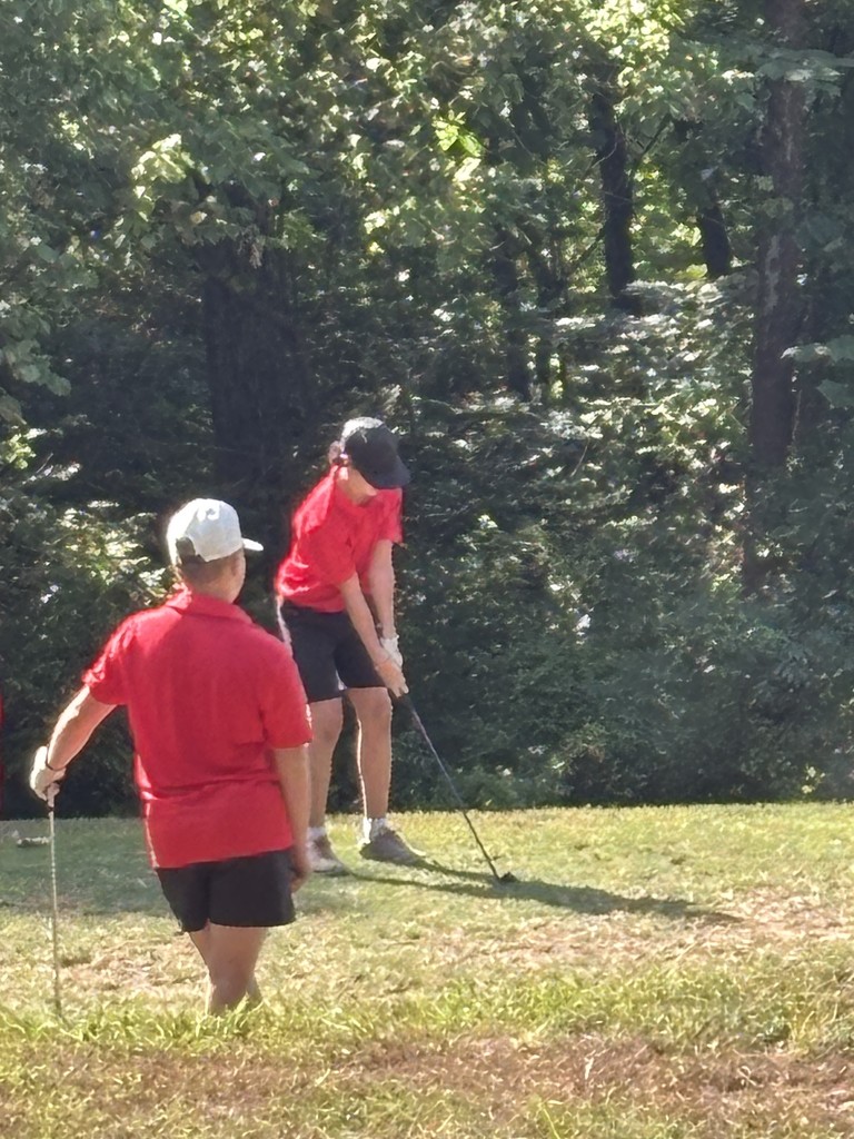 FJHS student golfer about to tee off at a tournament