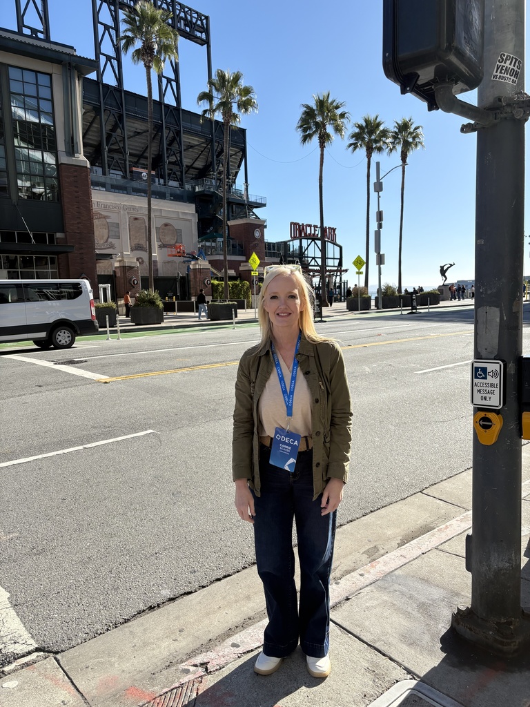 teacher posing in San Fransisco 