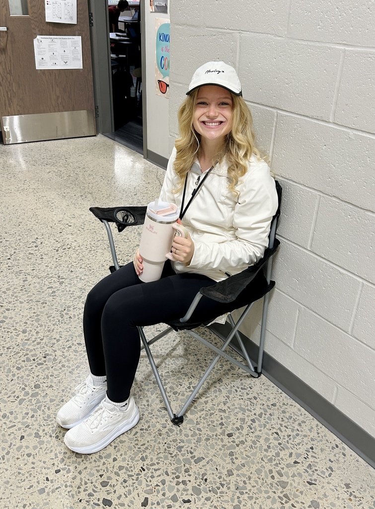 Teacher dreessed up like soccer mom